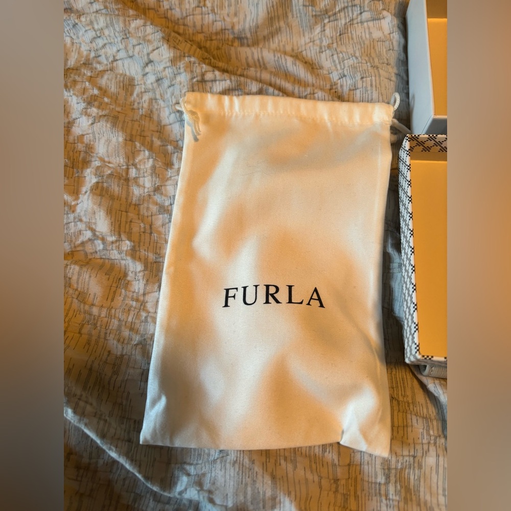 NWT Furla Beige Women's Wallet - Picture 2 of 12